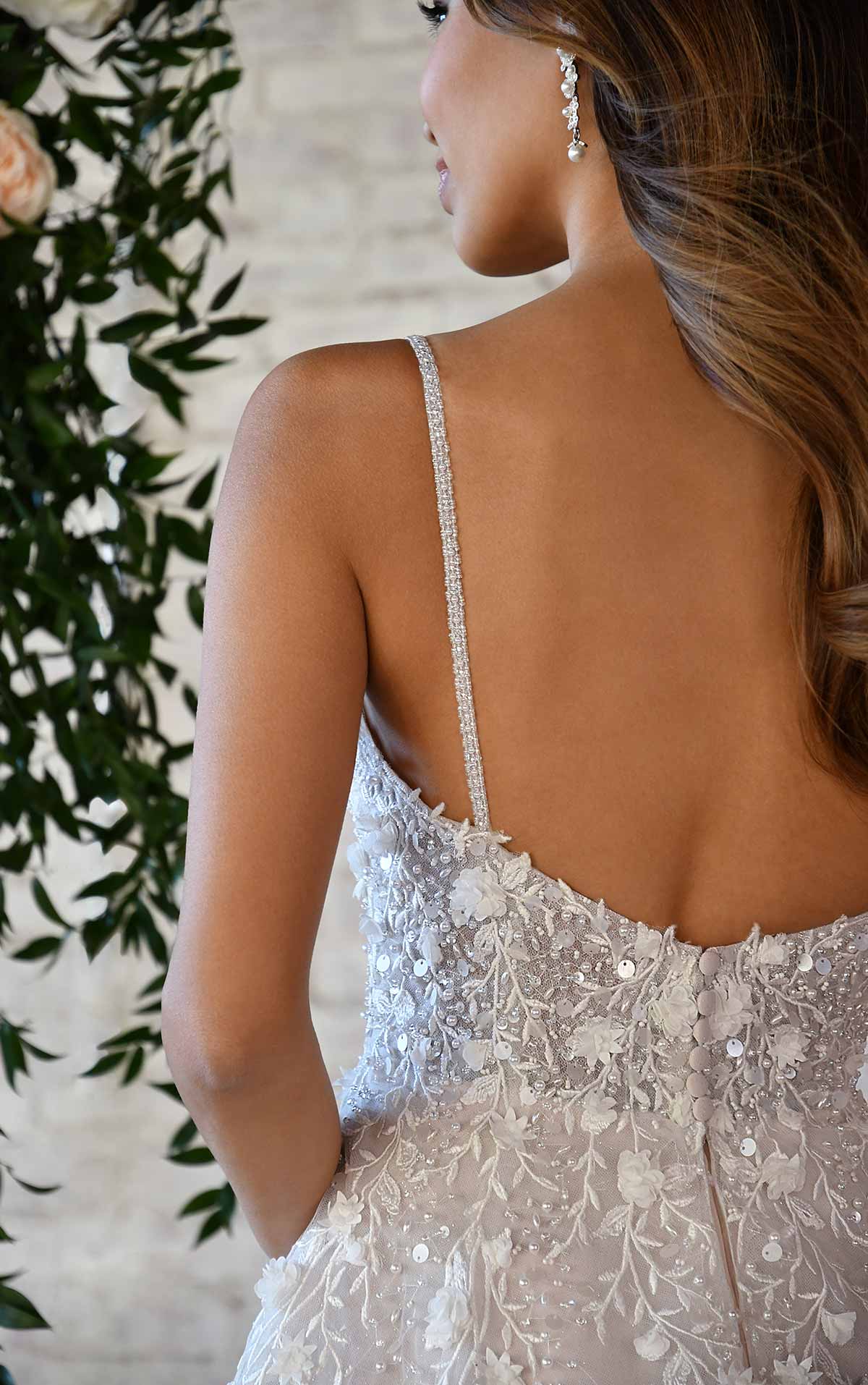 7322 Brautkleid mit Herzausschnitt, Perlen-, Blumen- und Paillettenverzierungen  by Stella York