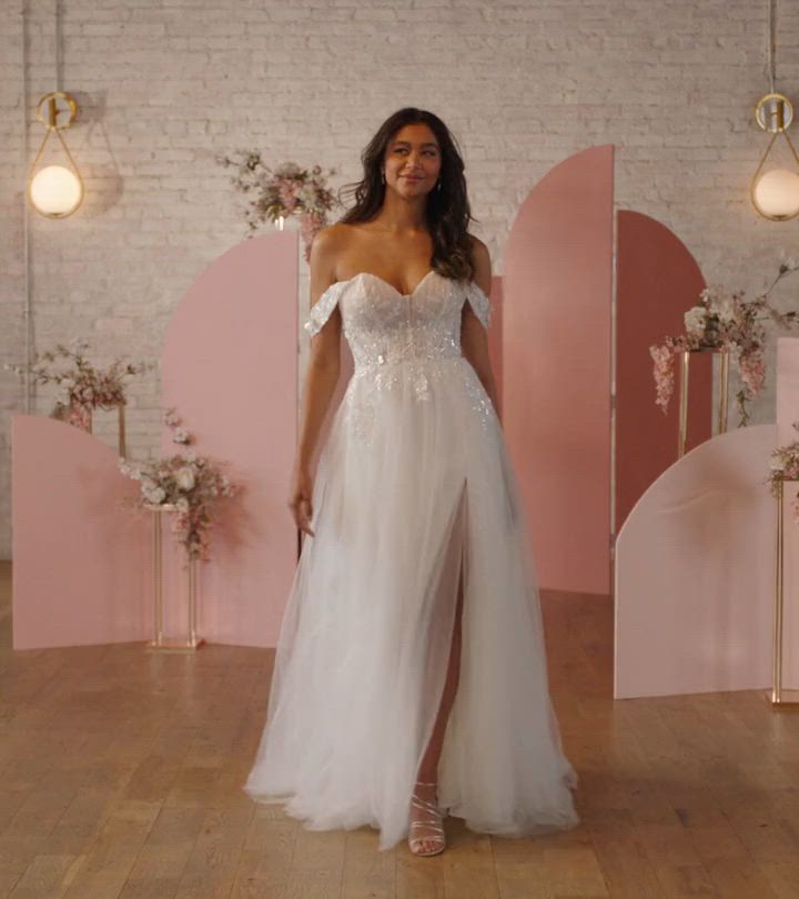 Enchanting Off-the-Shoulder A-Line Wedding Dress in Lace and