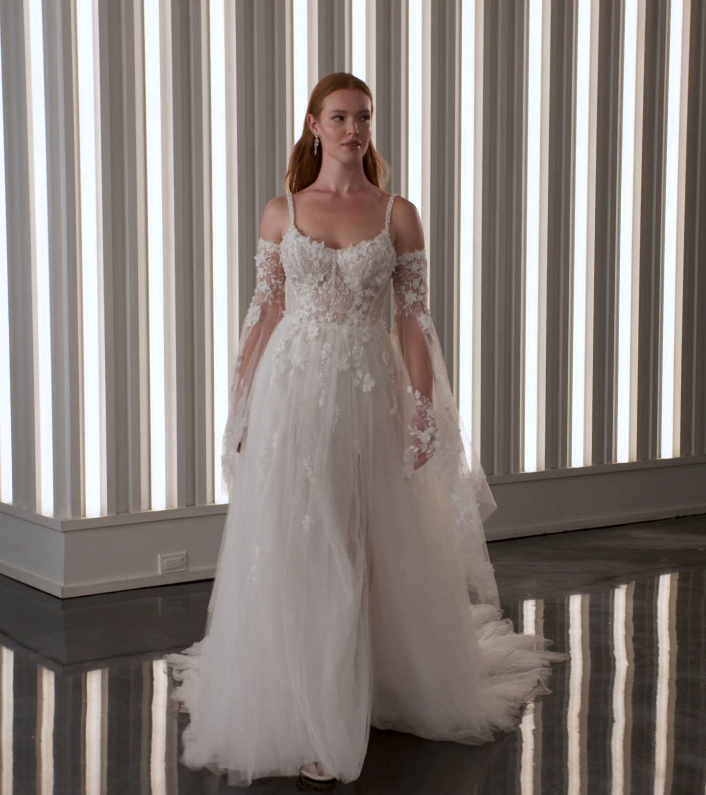 Romantic Boho Floral Lace A-Line Wedding Dress with Detachable Sleeves