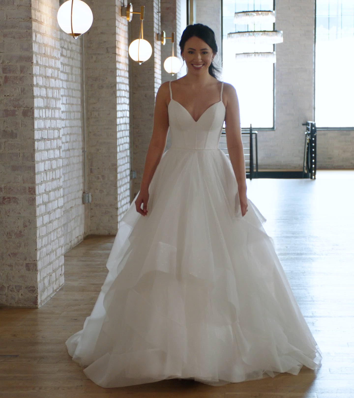 シンデレラ Modern Princess Ballgown Wedding Dress with Corset-Style Bodice