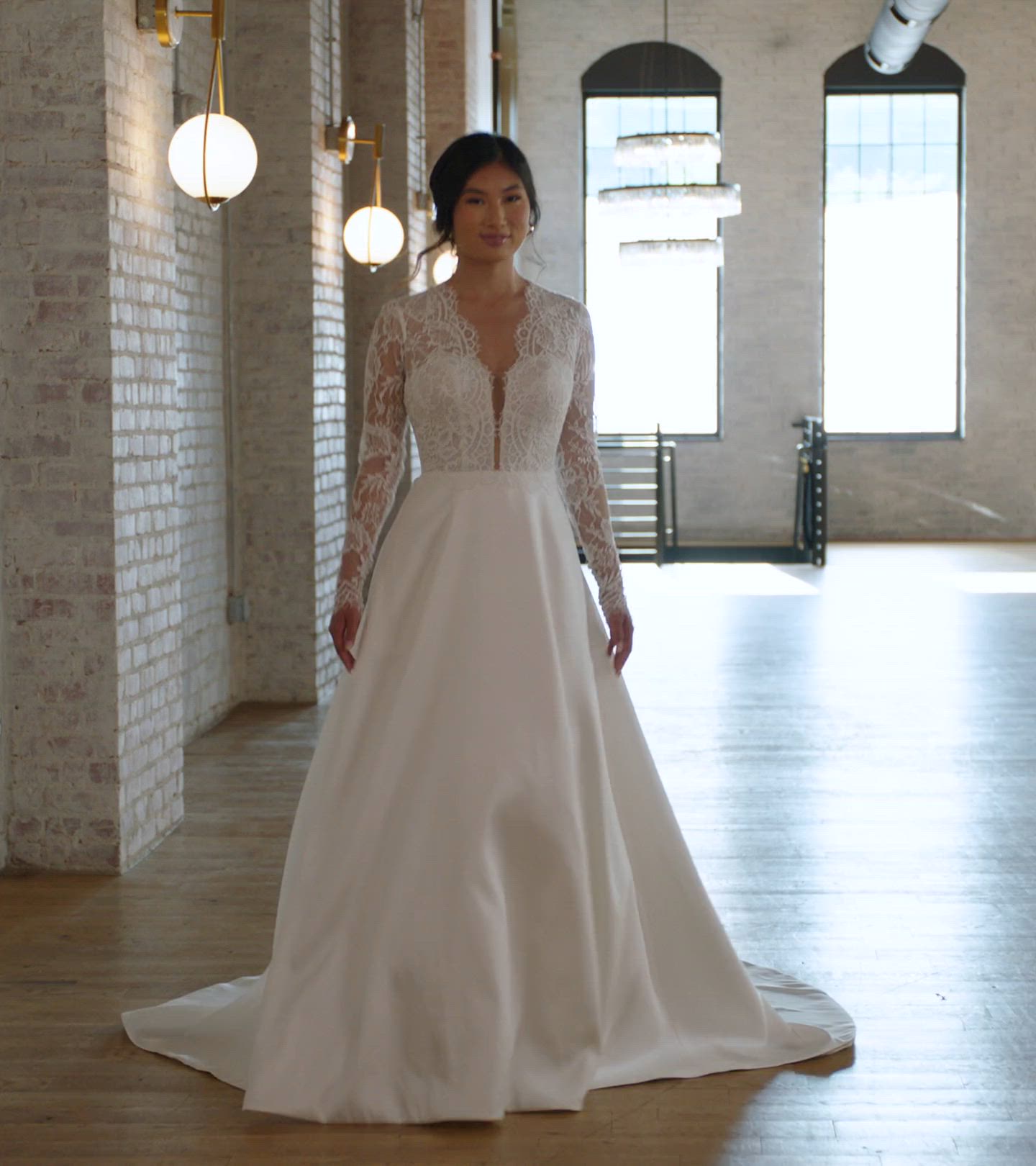 Sexy Lace Princess A-Line Wedding Dress with Plunging Neckline
