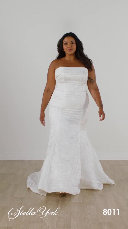Chic Plus Size Strapless Fit-and-Flare Wedding Gown with Buttons