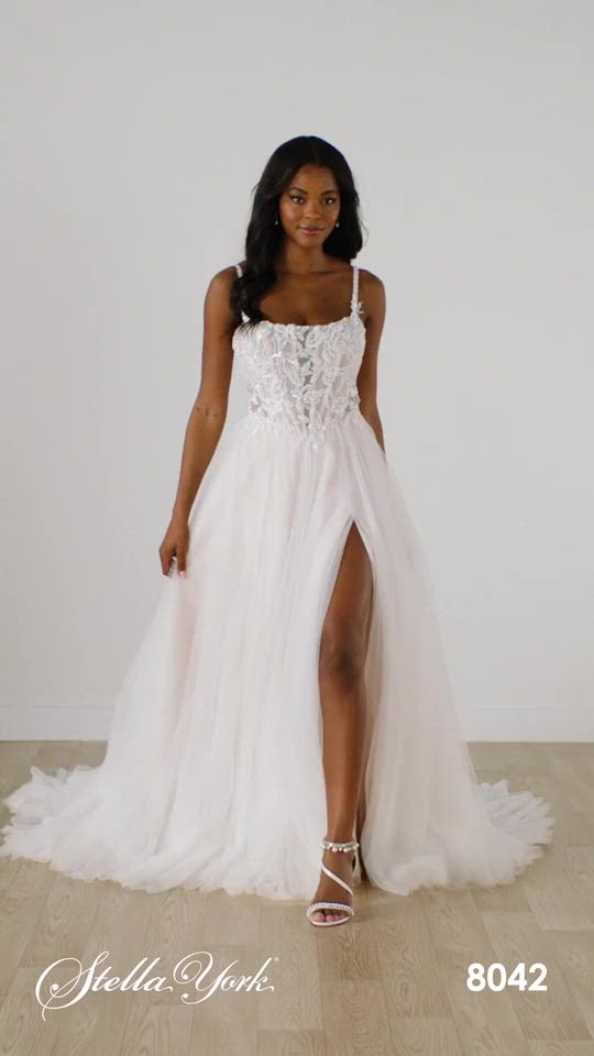 Ethereal Tulle Wedding Dress with Scoop Neckline