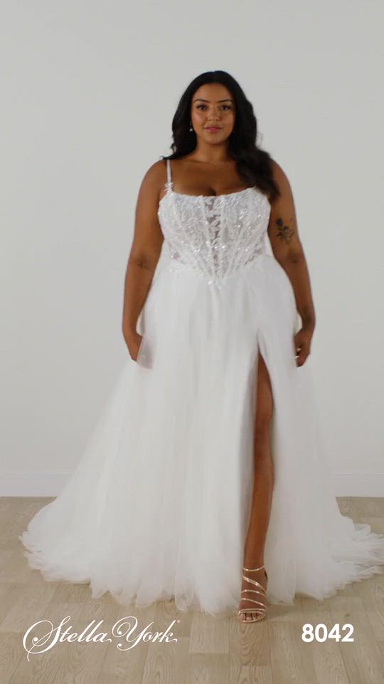 Lace and Tulle Plus Size Wedding Dress with Scoop Neckline